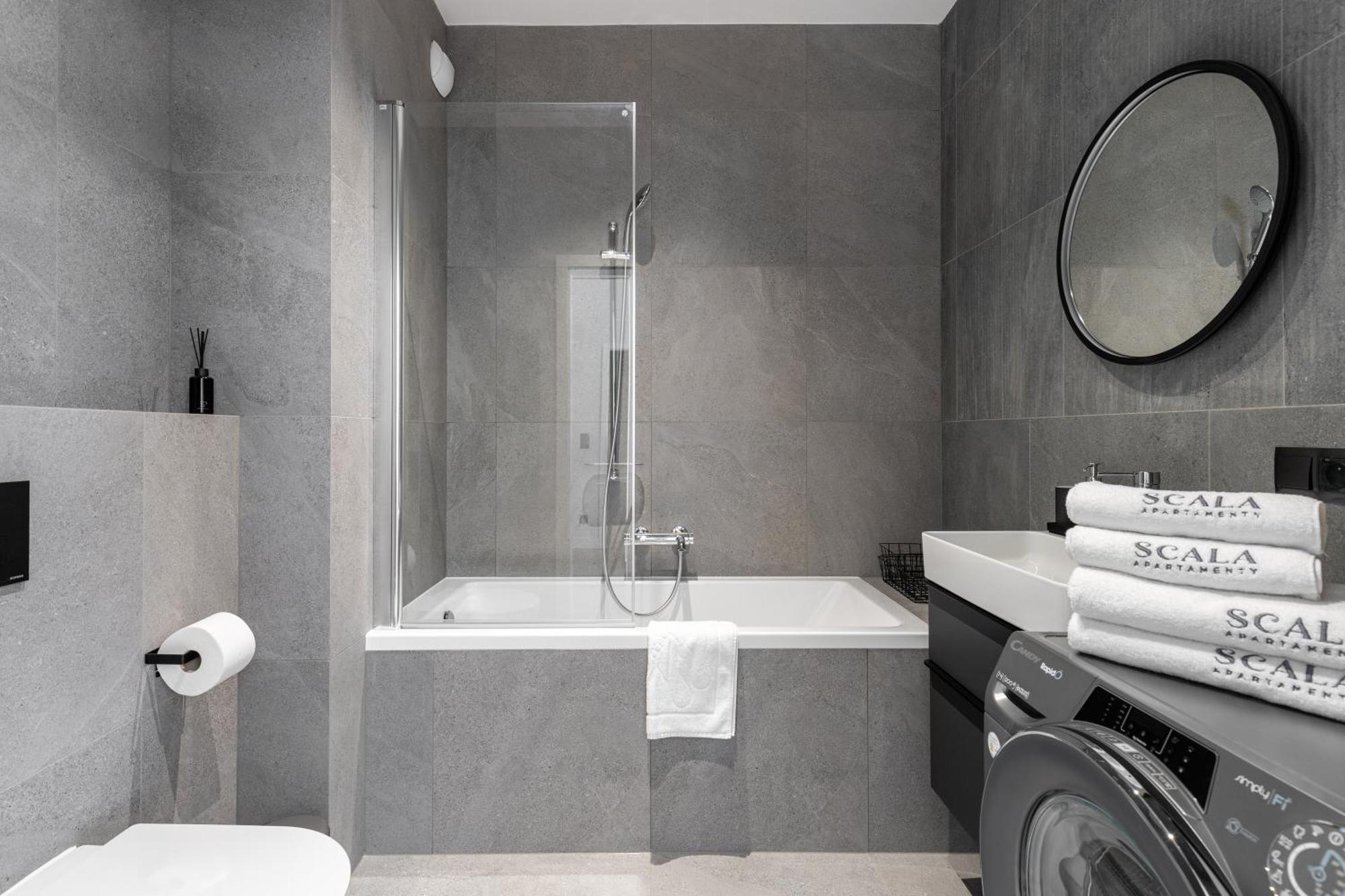 Scala City Center Apartments With Parking By Lion Apartments Gdańsk Kültér fotó